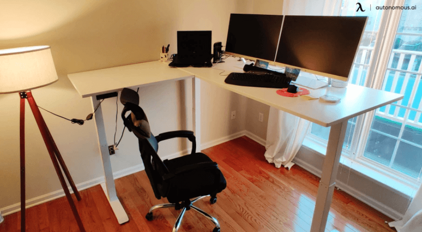 HOW TO CHOOSE A GOOD GAMING DESK?
